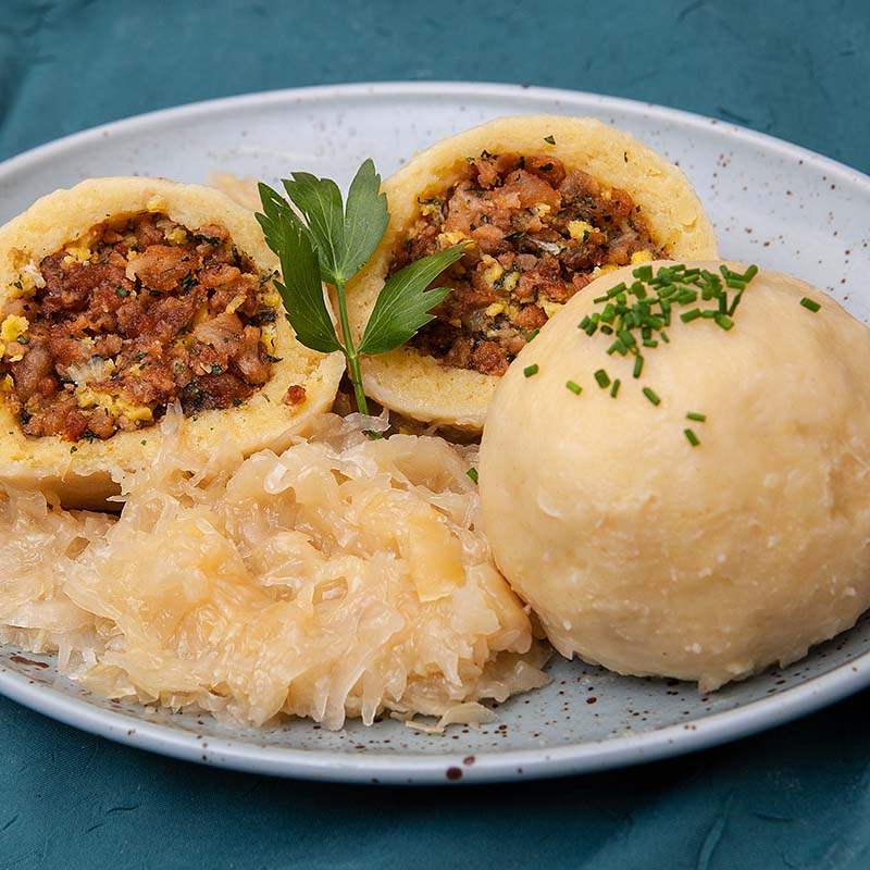 Sauerkraut mit Knödeln als Mittagsmenü 